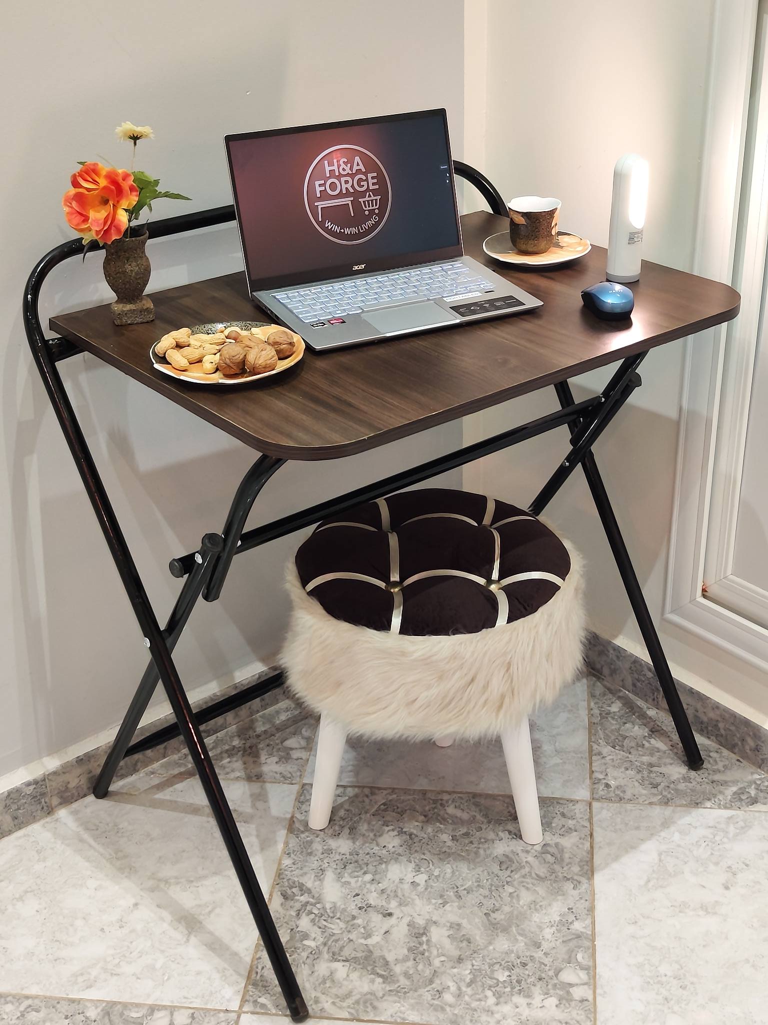 حوّل أي زاوية إلى ركن عمل مرتب وأنيق👍طاولة عملية بإطار متين ولمسة عصرية👌 تناسب كل الفئات و قابلة للطي