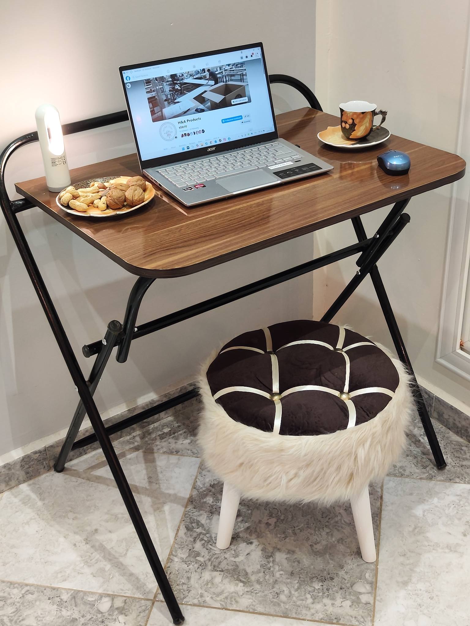 حوّل أي زاوية إلى ركن عمل مرتب وأنيق👍طاولة عملية بإطار متين ولمسة عصرية👌 تناسب كل الفئات و قابلة للطي